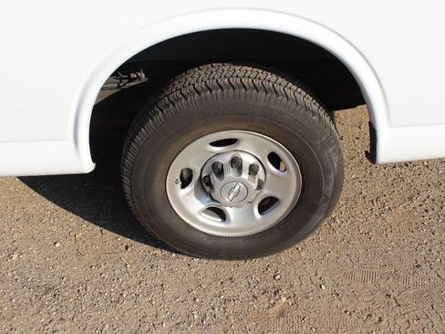 Used 2015 Chevrolet Express 3500 RWD image 22