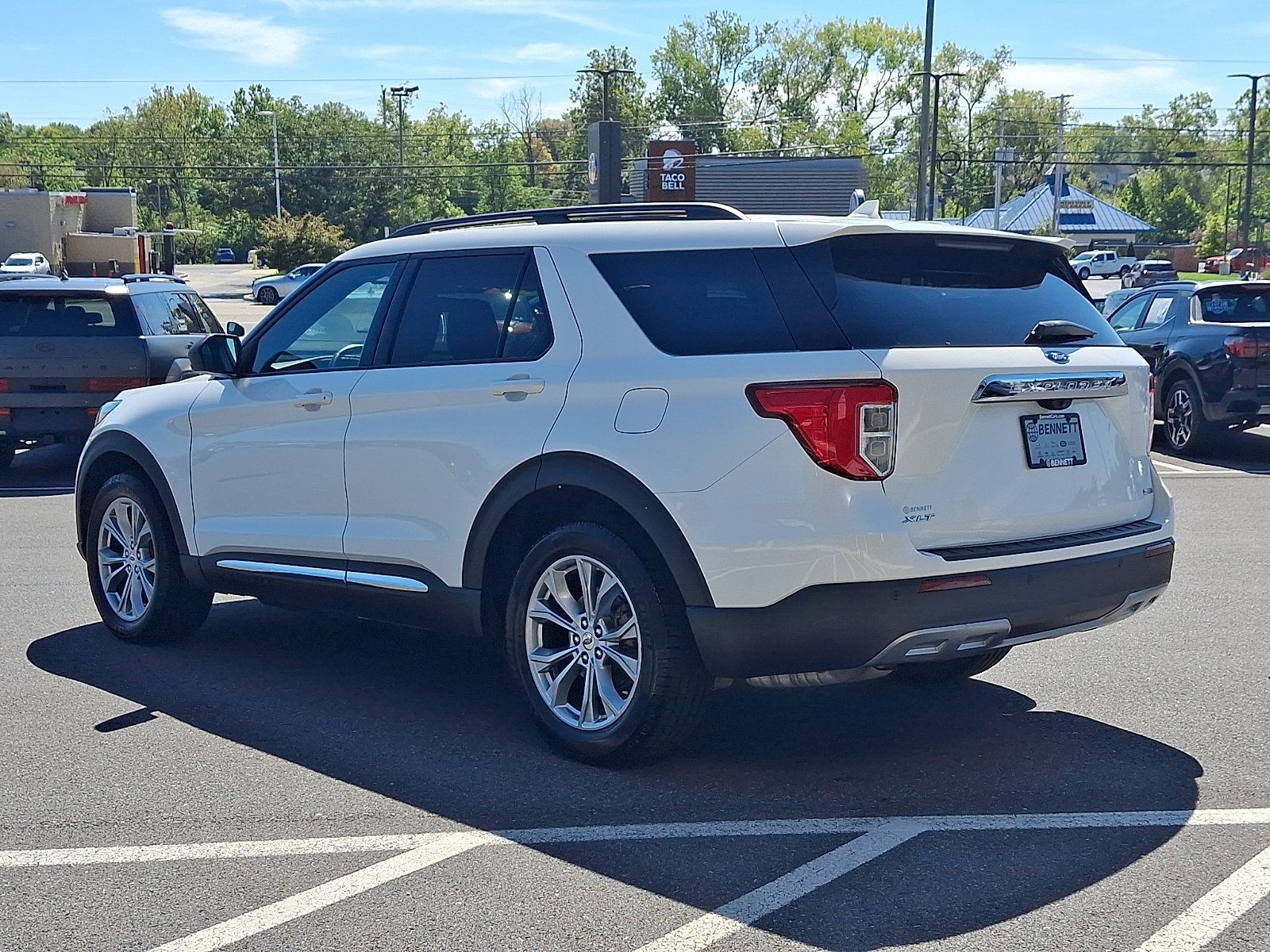 Used 2020 Ford Explorer XLT w/ Equipment Group 202A AWD/4WD image 4