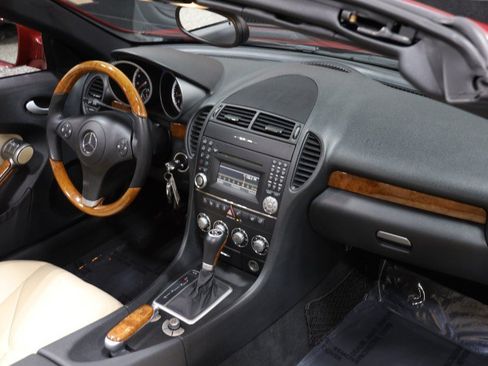 Used 2009 Mercedes-Benz SLK 300 image 39