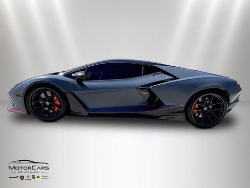 Used 2025 Lamborghini Revuelto image 3