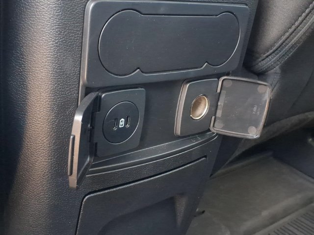 Used 2023 Ford Explorer XLT AWD/4WD image 16