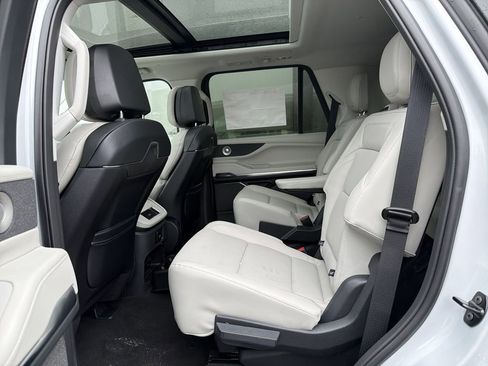 New 2025 Lincoln Navigator Reserve image 6