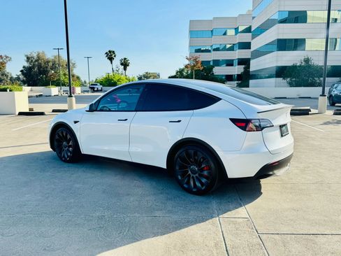 Used 2023 Tesla Model Y Performance AWD/4WD image 10