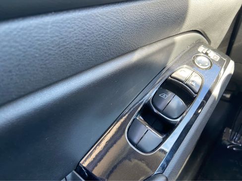 Used 2024 Nissan Altima 2.5 SR FWD image 27