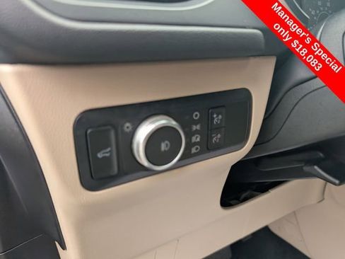 Used 2022 Ford Escape SEL FWD image 16