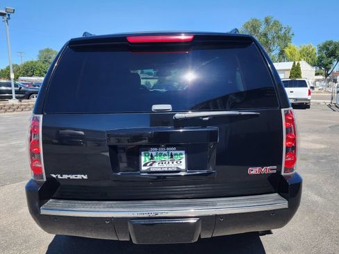 Used 2014 GMC Yukon Denali AWD/4WD image 5