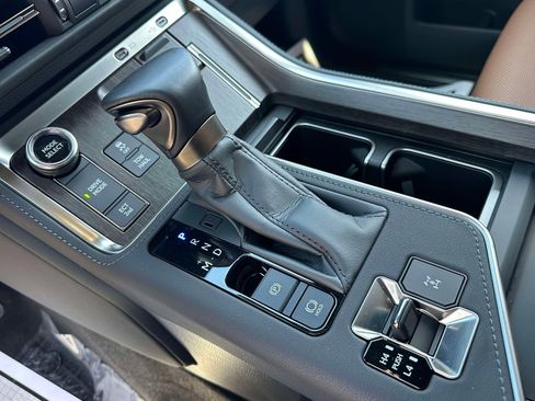 Used 2025 Lexus GX 550 image 13