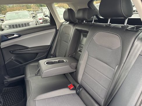 Used 2024 Volkswagen Taos SE image 25