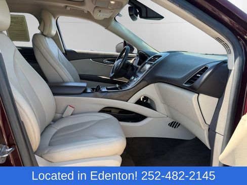 Used 2018 Lincoln MKX Reserve w/ Driver Assistance Package FWD image 16