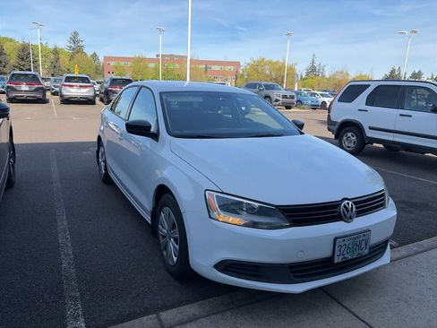 Used 2014 Volkswagen Jetta S image 3