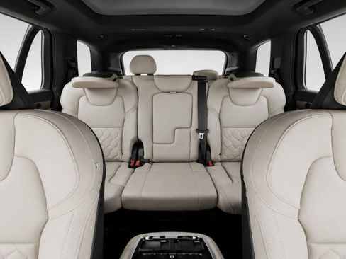 Certified 2026 Volvo XC90 B6 Plus AWD/4WD image 17