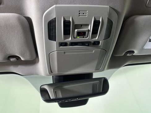 Used 2023 Toyota Highlander Limited image 34