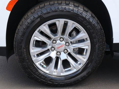 Used 2022 GMC Yukon XL Denali AWD/4WD image 36