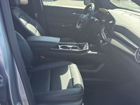Used 2025 Chevrolet Equinox LT w/ Convenience Package II FWD image 50