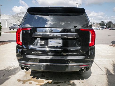 Used 2023 GMC Yukon XL Denali Ultimate image 9