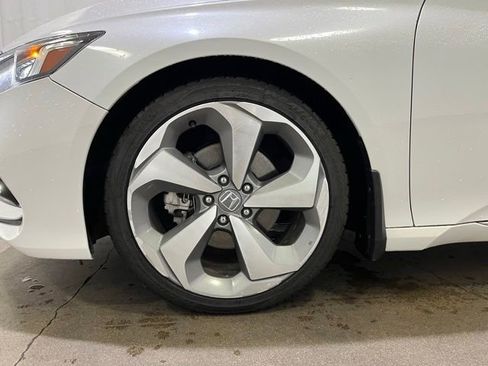 Used 2018 Honda Accord Touring image 23