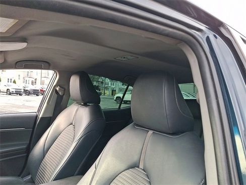 Used 2019 Toyota Camry SE image 13