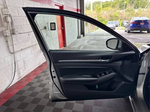 Used 2023 Nissan Altima 2.5 SV FWD image 19