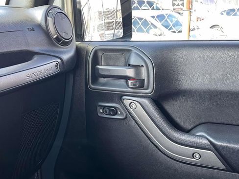 Used 2018 Jeep Wrangler Unlimited Sport S AWD/4WD image 35