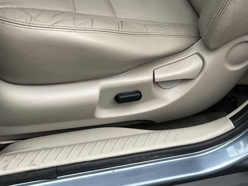 Used 2010 Ford Escape Limited image 11