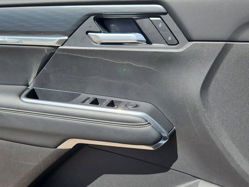 Used 2025 GMC Acadia Elevation image 21