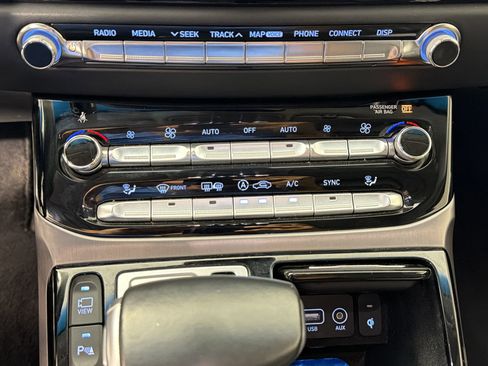 Used 2018 Genesis G90 3.3T Premium RWD image 19