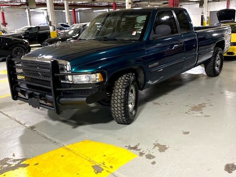 Used 1998 Dodge Ram 2500 Truck 2WD Quad Cab image 1