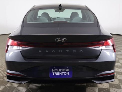 Used 2023 Hyundai Elantra SEL w/ Preferred Accessory Package image 11