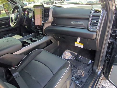 Used 2025 RAM 2500 Laramie AWD/4WD image 38