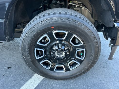 Certified 2025 Ford F350 Platinum image 17