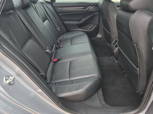 Used 2018 Honda Accord Touring image 31