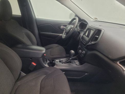 Used 2019 Jeep Cherokee Latitude w/ Popular Appearance Group image 21