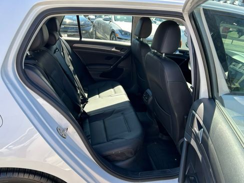 Used 2019 Volkswagen e-Golf SEL Premium image 45