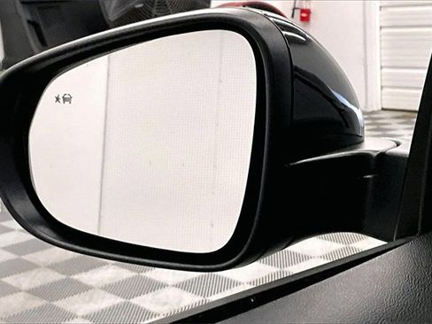 Used 2025 Chevrolet Trax RS w/ Driver Confidence Package image 32