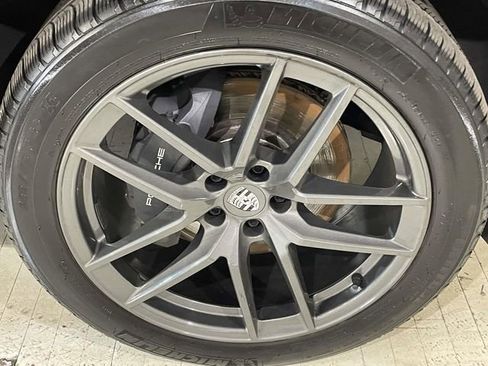 Certified 2025 Porsche Macan Turbo image 14