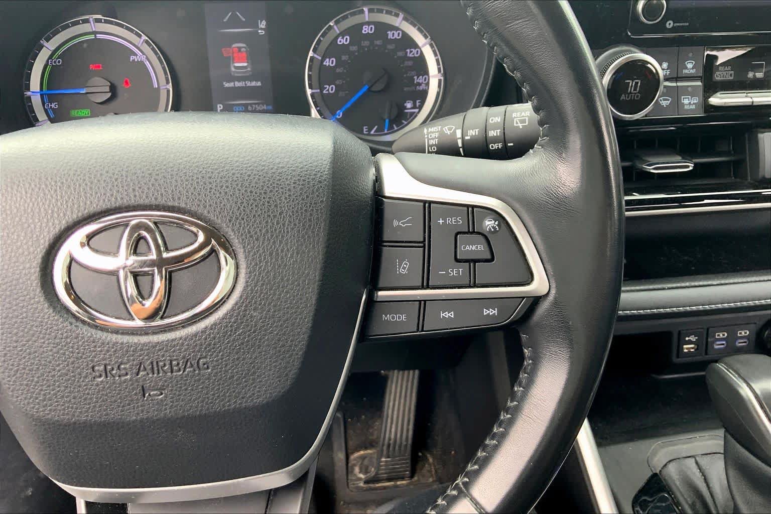 Used 2022 Toyota Highlander LE AWD/4WD image 25
