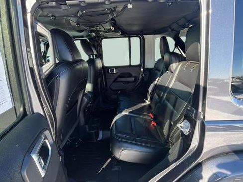 Used 2020 Jeep Wrangler Unlimited Sahara image 21