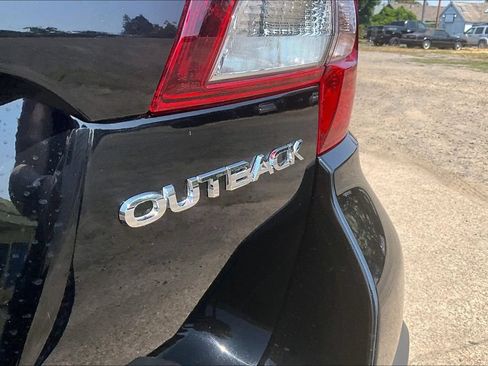 Used 2018 Subaru Outback 2.5i Limited AWD/4WD image 11