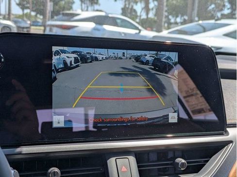 New 2026 Lexus UX 300h FWD image 18