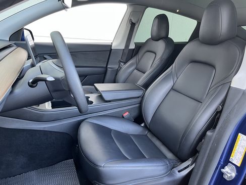 Used 2022 Tesla Model Y Performance AWD/4WD image 2