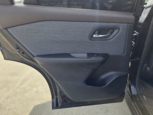 Used 2023 Nissan Rogue SV FWD image 19