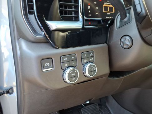 New 2026 GMC Sierra 1500 SLT w/ SLT Premium Plus Package AWD/4WD image 9