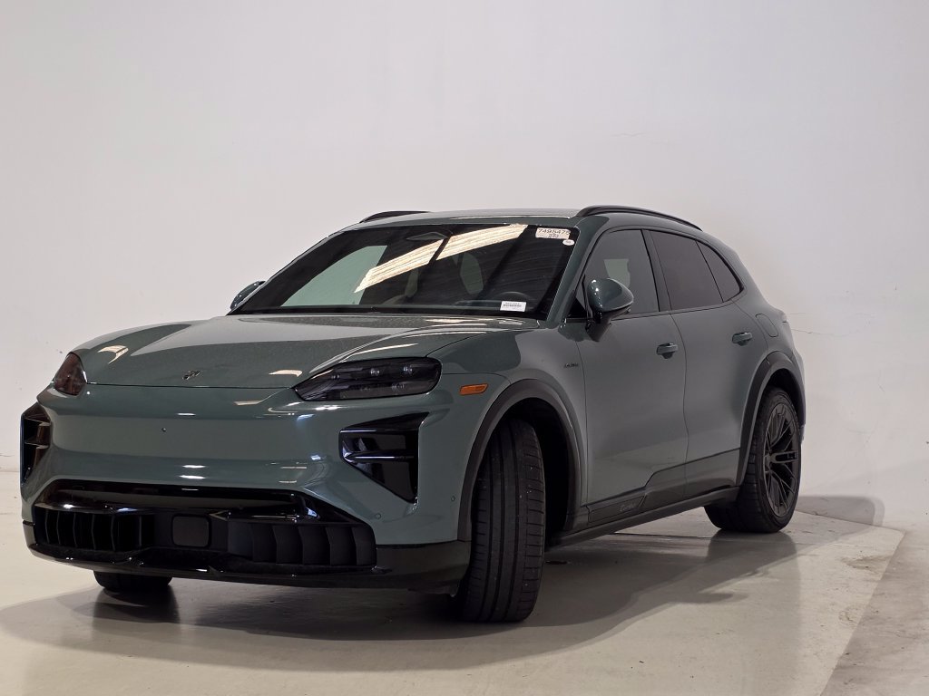 Certified 2026 Porsche Cayenne Turbo AWD/4WD image 1