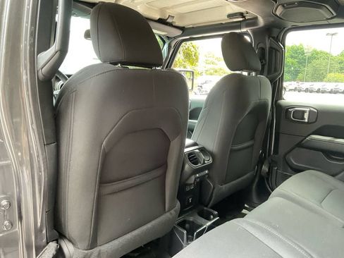 Used 2021 Jeep Gladiator Overland w/ Cold Weather Group AWD/4WD image 29