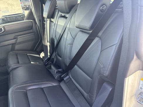 New 2025 Ford Bronco Badlands image 13