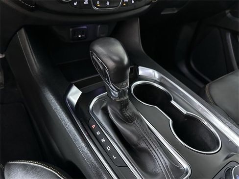 Used 2021 Chevrolet Traverse LT image 16