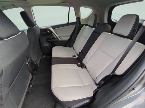 Used 2018 Toyota RAV4 XLE FWD image 10
