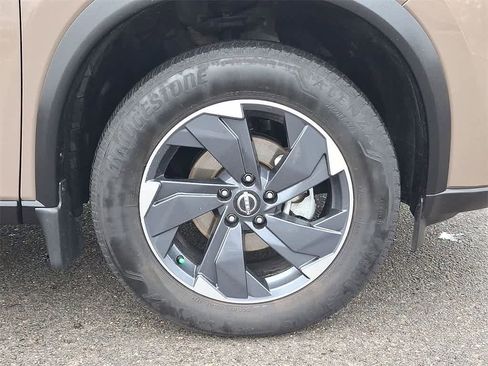 Used 2024 Nissan Rogue SV w/ SV Premium Package image 26