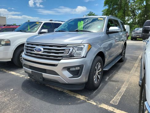Used 2020 Ford Expedition XLT w/ Equipment Group 202A RWD image 3