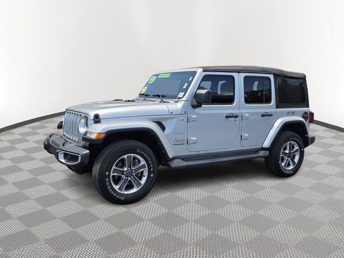 Used 2022 Jeep Wrangler Unlimited Sahara AWD/4WD image 2